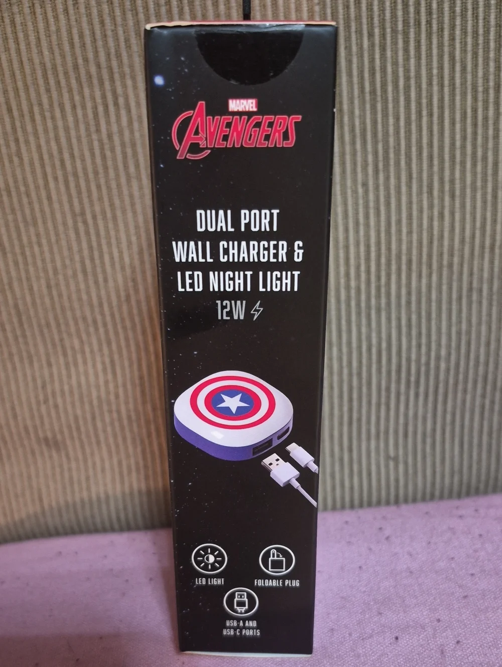 Marvel Avengers Captain America Shield Dual Port Charger - White/Red/Blue